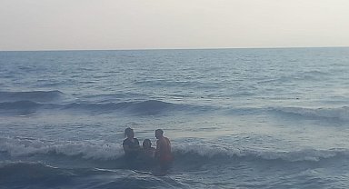 Boğulma tehlikesi geçiren çocuğu cankurtaran kurtardı