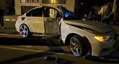 Burdur'da kontrolden çıkan otomobil aydınlatma direğine çarptı, sürücü kayıplara karıştı