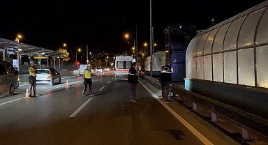 Bursa'da kontrolden çıkan motokurye bariyerlere girdi: 1 ölü