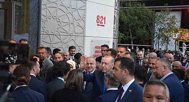 Cumhurbaşkanı Erdoğan Türkevi'nin önünde yoğun ilgiyle karşılandı