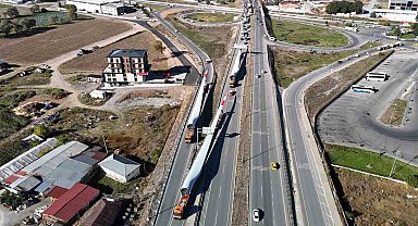 Dev kanatların zorlu yolcuğu trafiğin aksamasına neden oldu