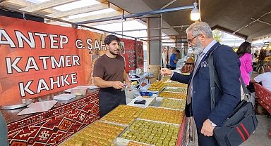 En hızlı baklava yeme yarışmasında birinci oldu: Bir tepsi baklavayı kaptı