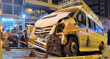 Fındık işçilerini taşıyan minibüs kaza yaptı: 4 yaralı
