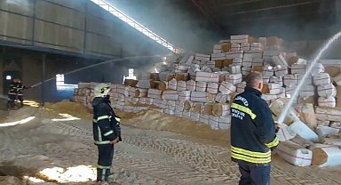 Gaziantep'te saman balyalarının bulunduğu depoda yangın
