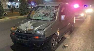 Hafif ticari aracın çarptığı üniversite öğrencisi ağır yaralandı