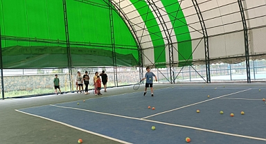 Iğdır Gençlik ve Spor İl Müdürlüğü'nden Tenis Kursları Devam Ediyor