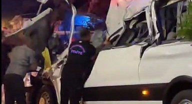 Kahramanmaraş'ta kamyon ile minibüs çarpıştı: 1 ölü, 2 yaralı