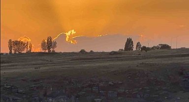 Kars'ta gökyüzü kızardı, görenler büyülendi