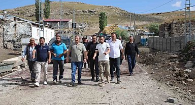 Kars'ta köy yollarına kilitli parke taş yapılıyor