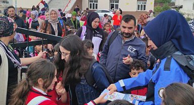 Kars'ta polis öğrencileri bilgilendirdi