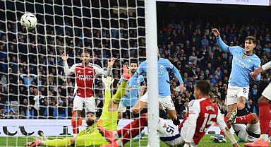 Manchester City, Arsenal karşısında son dakikada 1 puan aldı