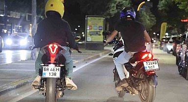 Motosikletli trafik magandaları kamerada