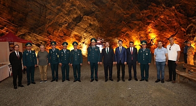 Nahçıvan Heyeti Tuz Mağaralarını Ziyaret Etti
