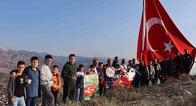 Oltu protokolü Sitare Dağı'na tırmandı