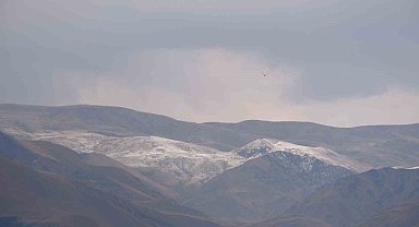 Palandöken'e mevsimin ilk karı yağı