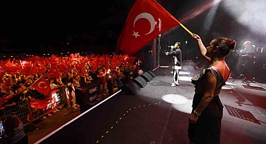Selçuk'un kurtuluşunun 102. yılında Norm Ender ile parladı