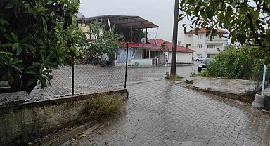 Selendi'de sağanak yağış etkili oldu