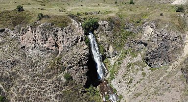 Susuz şelalesi, tam anlamıyla turizme kazandırılmayı bekliyor