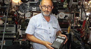 Tozlu raflarda meraklısını bekliyor