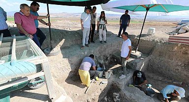 Vali Doruk'tan Oluzhöyük kazı alanında inceleme