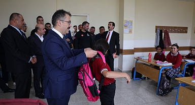 Vali Turan’dan Okul Ziyaretleri