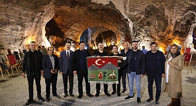 Vali Turan, Tuz Mağaralarını İş İnsanlarıyla Birlikte İnceledi