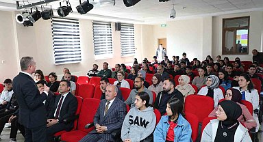 Ağrı Milli Eğitim Müdürü Kökrek, öğrencilere MEBİ'yi tanıttı