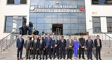 Bakan Ersoy ve Milletvekili Alagöz’den 100. Yıl İl Halk Kütüphanesi’ne Ziyaret