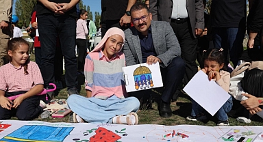 Filistinli Çocukların Dramını Anlatan Resimler Çizildi