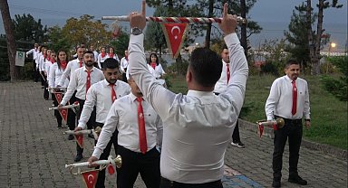 Halk bandosu ilk gösterisini Fener Alayı'nda sergiledi