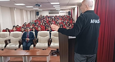 Iğdır AFAD’dan Mehmet Murat İşler Lisesi Kız Yurdu’nda Afet Farkındalık Eğitimi