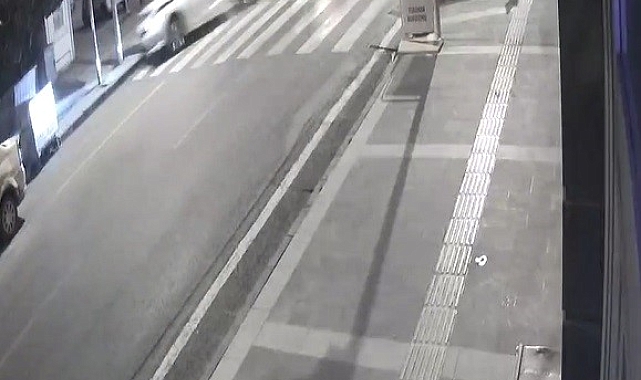 Kars&#039;ta 1 kişin öldüğü 4 kişinin yaralandığı kaza güvenlik kamerasında