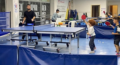Kazım Karabekir Spor Salonu’nda Masa Tenisi Kursları Devam Ediyor