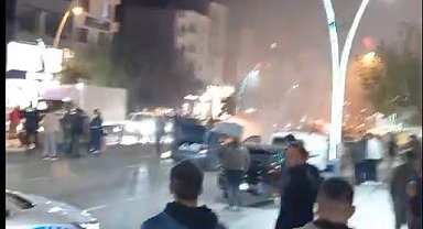 Muş'ta seyir halindeki otomobilin motor kısmı alevlere teslim oldu