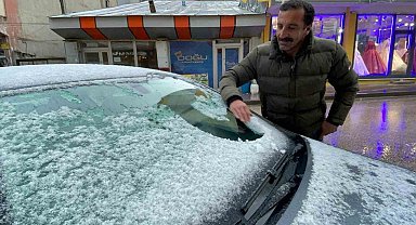 Sarıkamış'a mevsimin ilk karı yağdı
