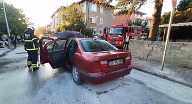 Seyir halindeki otomobil alev alev yandı