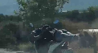 Seyir halindeyken motosikletin üzerine yatarak 'ölümüne' yolculuk