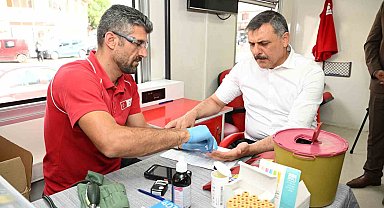 Vali Çiftçi'den kan bağışına destek