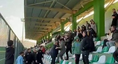 Amatör maçta tribün boks ringine döndü