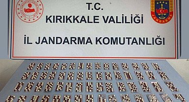 Aracında uyuşturucu maddeyle yakalanan şüpheli tutuklandı