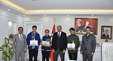 Aras'ın Kuzuları Zirveye Koşuyor: Singapur Matematik Olimpiyatlarında Madalya Kazandılar