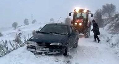 Ardahan'da kar ve tipide yolda mahsur kaldılar