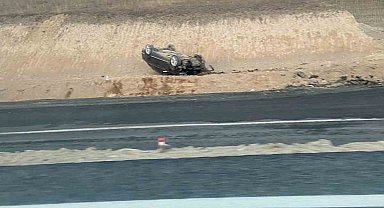 Ardahan'da yoldan çıkan otomobilin sürücüsü yaralandı