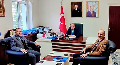 Bilecik'in tanıtımı için kapı kapı geziyor