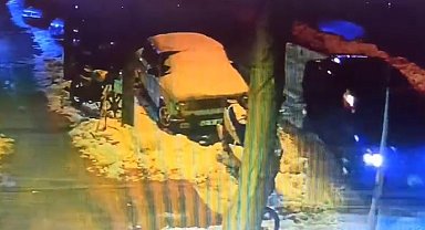 Cadde ortasında ateş edip husumetlisini yaraladı, olay anı kameraya yansıdı