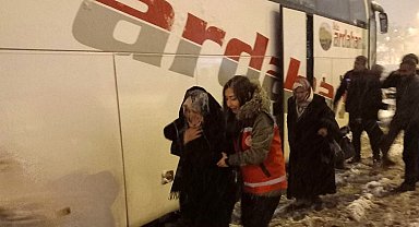 Erzincan'da kar ve tipide mahsur kalanlara ulaşmak için ekipler seferber olundu