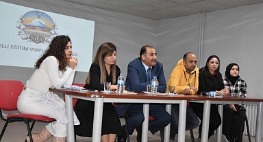 “Iğdır Okuyor, Hedefi Yükseliyor” Projesinde İlk Kitap Tahlili Etkinliği Düzenlendi
