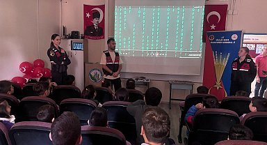 Jandarmadan 198 öğrenciye 'siber' eğitim