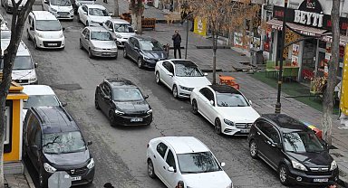 Kars'ta trafiğe kayıtlı araç sayısı 50 bine ulaştı: Park sorunu büyüyor
