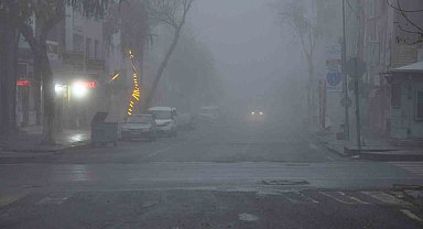 Kars'ta yoğun sis: Göz gözü görmedi, görüş mesafesi 3 metreye düştü